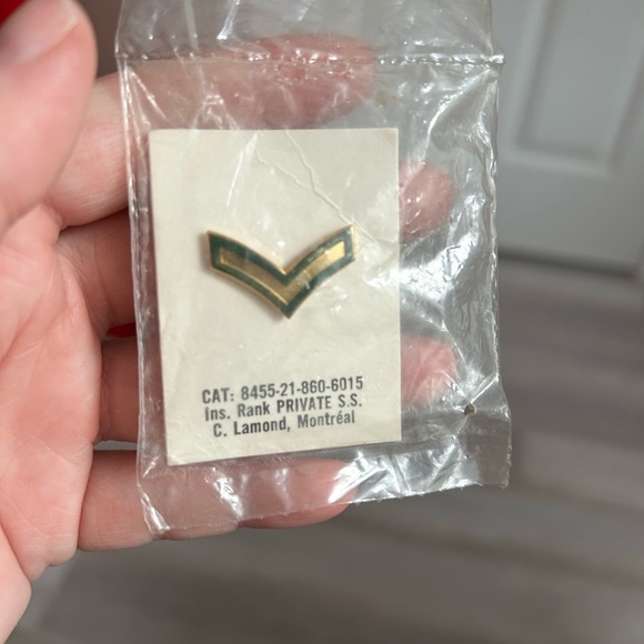 4/$50 Vintage Military Rank private Insignia Pin 📌 - Picture 3 of 6